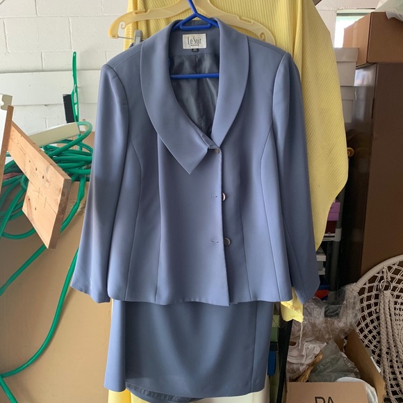 Dresses - Picture 11 of 14